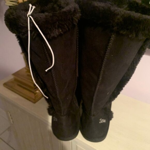 NWOT - Women's Black Boots! - Picture 5 of 7